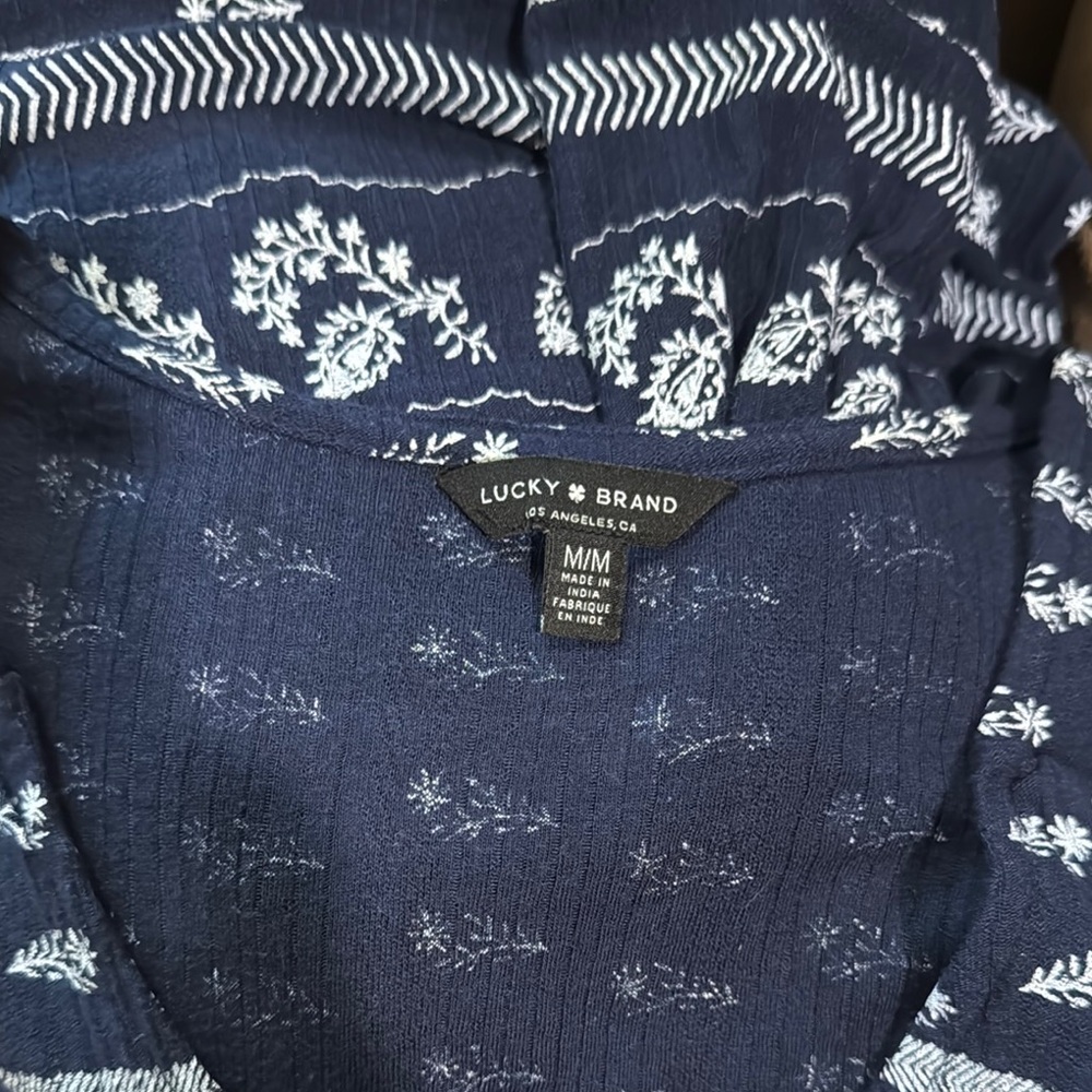 Lucky Brand size medium Navy Blue Sleeveless Top with White Patterns - Picture 5 of 5